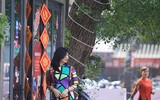 Phụ nữ Công an Hà Nội thướt tha áo dài xuống phố trong ngày 8-3